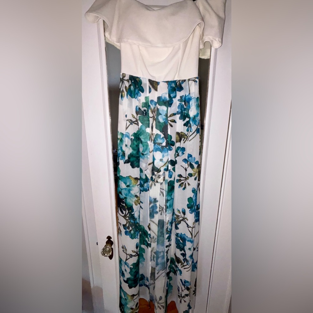 Luxxel White Garment with Red Label